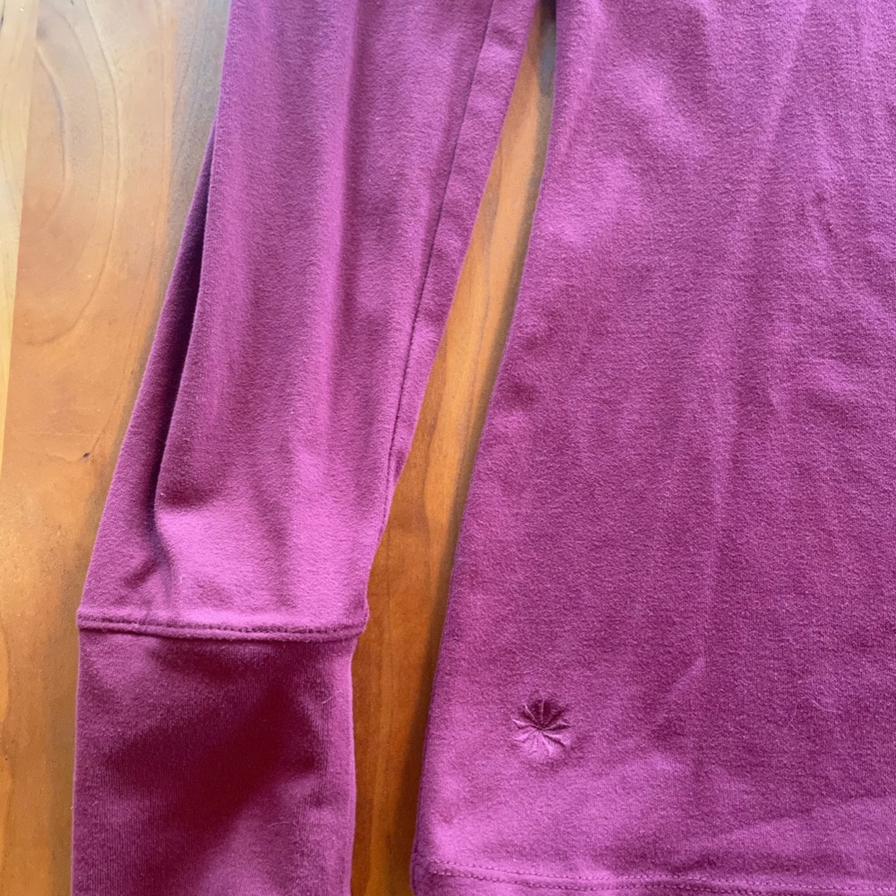 ⭐️ Athleta - mid weight long sleeve top - Picture 3 of 7